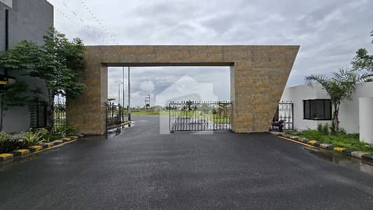 East Open Plot Near Park