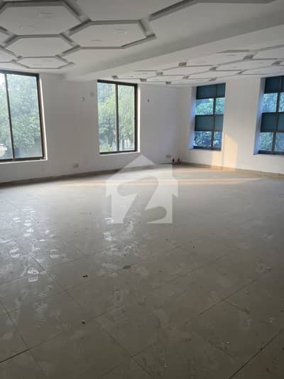 روہی نالہ روڈ لاہور میں 2 کنال Studio فیکٹری 7.8 لاکھ میں کرایہ پر دستیاب ہے۔