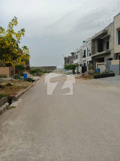 I am selling 7marla Residencial plot in Gulberg Residancia Block C