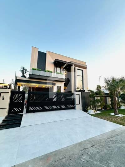 ٹاپ سٹی 1 اسلام آباد میں 5 کمروں کا 14 مرلہ مکان 5.7 کروڑ میں برائے فروخت۔