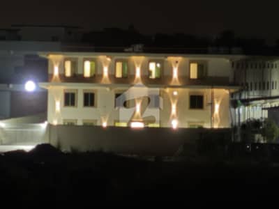 راوت انڈسٹریل اسٹیٹ راولپنڈی میں 4 کنال Studio گودام 25.0 کروڑ میں برائے فروخت۔