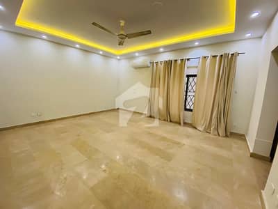 ایف ۔ 10 اسلام آباد میں 5 کمروں کا 1 کنال مکان 4.75 لاکھ میں کرایہ پر دستیاب ہے۔