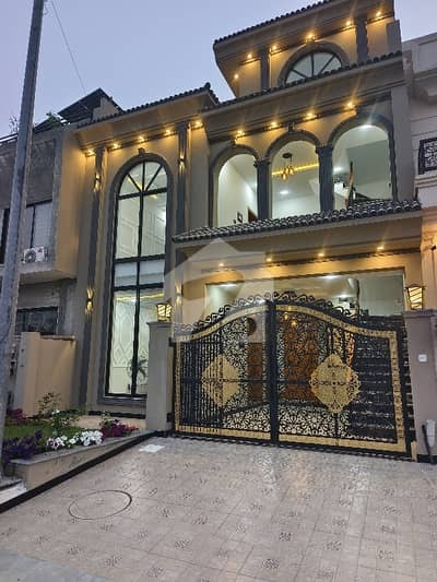 فیصل مارگلہ سٹی بی ۔ 17,اسلام آباد میں 5 کمروں کا 5 مرلہ مکان 3.2 کروڑ میں برائے فروخت۔
