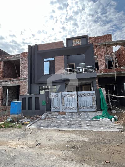5 Marla Modern House For Sale in Bahria Nasheman