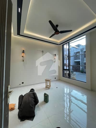 ڈی ایچ اے فیز 8 ڈی ایچ اے ڈیفینس,کراچی میں 3 کمروں کا 4 مرلہ مکان 2.5 لاکھ میں کرایہ پر دستیاب ہے۔ ڈی ایچ اے فیز 8 ڈی ایچ اے ڈیفینس,کراچی میں 3 کمروں کا 4 مرلہ مکان 2.5 لاکھ میں کرایہ پر دستیاب ہے۔