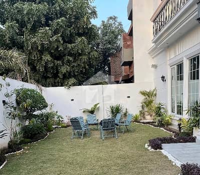 Buying A Upper Portion In Model Town?