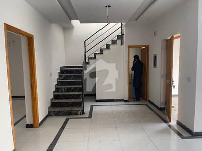 5 MARLA DOUBLE STORY HOUSE AVAILABLE FOR RENT