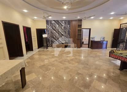 Model Town Office Sized 1 Kanal For rent