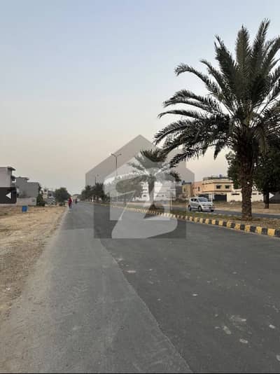 8 MARLA CORNER PLOT FOR SALE IN L-BLOCK HOT LOCATION.
