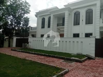 House For Grabs In 666 Square Yards F-7 House For Grabs In 666 Square Yards F-7