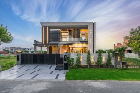 One Kanal Used Modren Design 5-Bedroom Bungalow Sale At Prime Location Of DHA Lahore Near To Park Masjid & Commercial Market.
