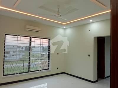 1kanal brand new upper portion available for rent in B-17, Multi Gardens