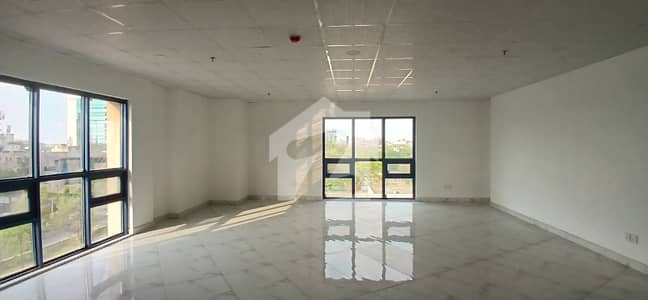 گرینڈ سکوئر مال مین بلیوارڈ گلبرگ,گلبرگ,لاہور میں 11 مرلہ Studio دفتر 4.05 لاکھ میں کرایہ پر دستیاب ہے۔
