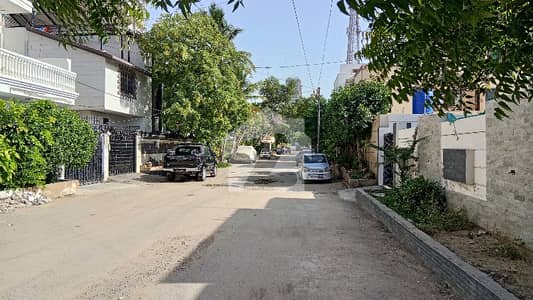 کلفٹن کراچی میں 2 کمروں کا 7 مرلہ فلیٹ 1.6 لاکھ میں کرایہ پر دستیاب ہے۔