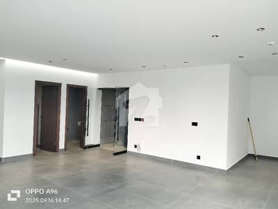 04 MARLA OFFICE 4TH FLOOR WITH ELEVATOR EXCELLENT LOCATION