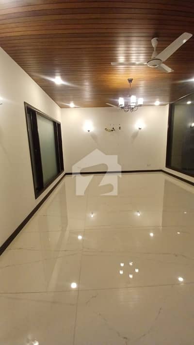 Superior Luxurious Brand-New 666yards Extra Ordinary Upper/Floor Three Bedrooms Proper Portion