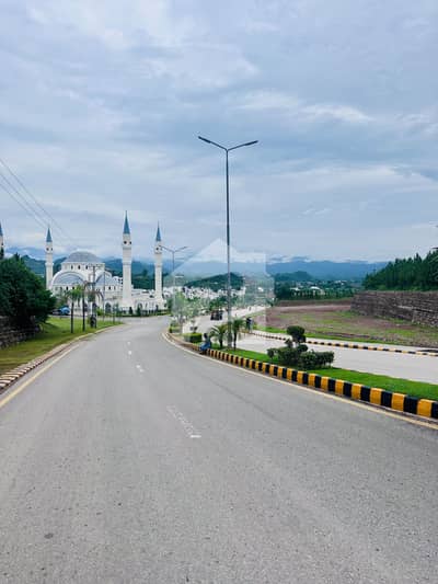 ناول فارمز ہاؤسنگ سکیم اسلام آباد میں 8 کنال رہائشی پلاٹ 9.0 کروڑ میں برائے فروخت۔