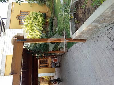 Dha Phase 2. Bungalow For Sale 1000 . Near Central Club VIP Out Class Luxury Basement Ke Sath Honor Belt 2+4 Plus Basement Loan Car Park