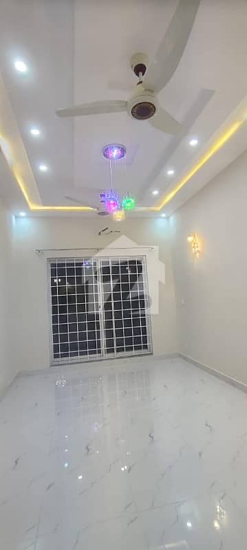 ٹاپ سٹی 1 - بلاک سی ٹاپ سٹی 1,اسلام آباد میں 7 کمروں کا 1 کنال مکان 6.5 کروڑ میں برائے فروخت۔