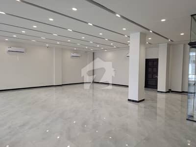 Premium Commercial Showroom Near 5-Star Hotels
