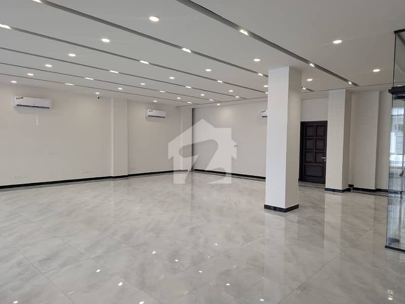 Premium Commercial Showroom Near 5-Star Hotels Premium Commercial Showroom Near 5-Star Hotels