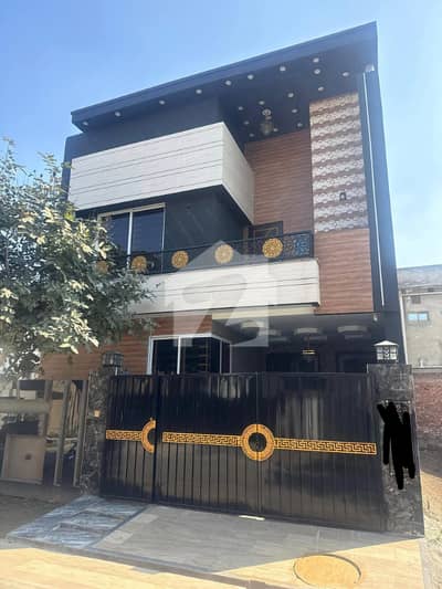 ایل ڈی اے ایوینیو لاہور میں 7 کمروں کا 10 مرلہ مکان 4.05 کروڑ میں برائے فروخت۔ ایل ڈی اے ایوینیو لاہور میں 7 کمروں کا 10 مرلہ مکان 4.05 کروڑ میں برائے فروخت۔