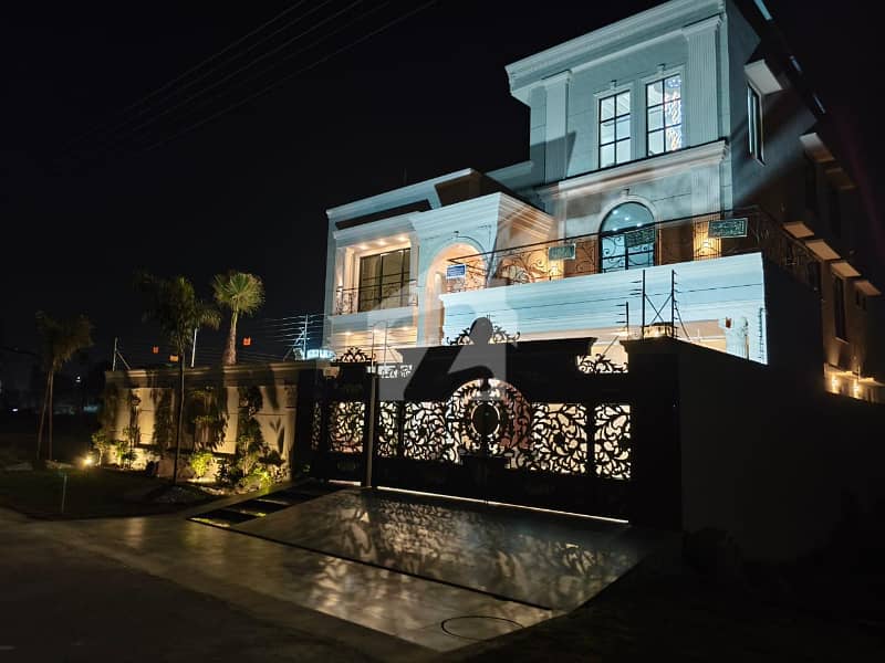 ایل ڈی اے ایوینیو لاہور میں 8 کمروں کا 1 کنال مکان 6.5 کروڑ میں برائے فروخت۔ ایل ڈی اے ایوینیو لاہور میں 8 کمروں کا 1 کنال مکان 6.5 کروڑ میں برائے فروخت۔