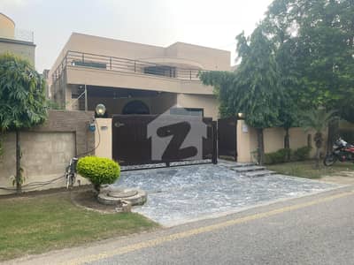 ڈی ایچ اے فیز 4 ڈیفنس (ڈی ایچ اے),لاہور میں 5 کمروں کا 1 کنال مکان 6.25 کروڑ میں برائے فروخت۔