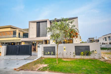 10 MARLA BEAUTIFUL HOUSE FOR SALE IN HOT LOCATION