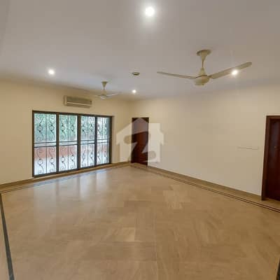 PiCO Road Nearly Model Town link Road C Block 10 Marla Upper Portion 3 Bedroom D D