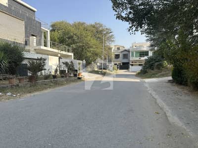 جی ۔ 15/1 جی ۔ 15,اسلام آباد میں 1 کنال رہائشی پلاٹ 3.25 کروڑ میں برائے فروخت۔