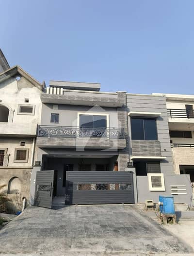 10 Marla Brand New House For Sale