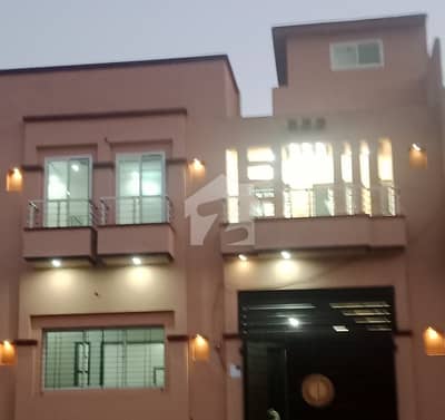 علامہ اقبال ٹاؤن گوجرانوالہ میں 4 کمروں کا 5 مرلہ مکان 1.2 کروڑ میں برائے فروخت۔