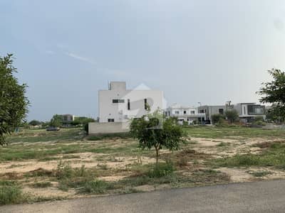 ڈی ایچ اے فیز 8 - بلاک یو فیز 8,ڈیفنس (ڈی ایچ اے),لاہور میں 1 کنال رہائشی پلاٹ 7.5 کروڑ میں برائے فروخت۔ ڈی ایچ اے فیز 8 - بلاک یو فیز 8,ڈیفنس (ڈی ایچ اے),لاہور میں 1 کنال رہائشی پلاٹ 7.5 کروڑ میں برائے فروخت۔