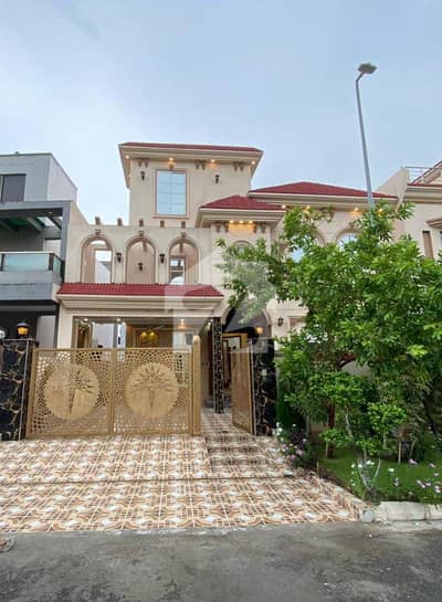 سٹی ہاؤسنگ سوسائٹی گوجرانوالہ میں 4 کمروں کا 10 مرلہ مکان 4.5 کروڑ میں برائے فروخت۔