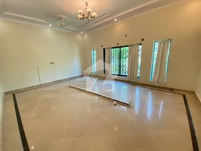 Well Maintained 5 Beds Luxury House Available For Rent in F8