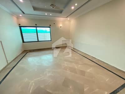 Well Maintained 5 Beds Luxury House Available For Rent In F8