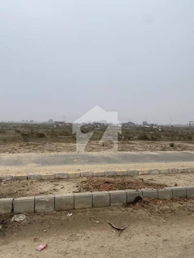 ڈی ایچ اے فیز9 پریزم - بلاک بی ڈی ایچ اے فیز9 پریزم,ڈی ایچ اے ڈیفینس,لاہور میں 1 کنال رہائشی پلاٹ 1.8 کروڑ میں برائے فروخت۔