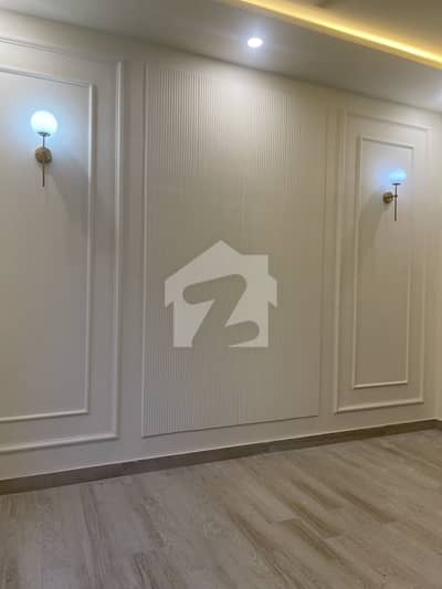 PAREMIUM LOCATION CORNER HOUSE FOR SALE