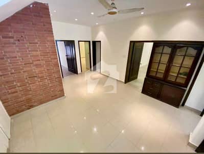 1200 Sq Yd Street Corner House For Sale