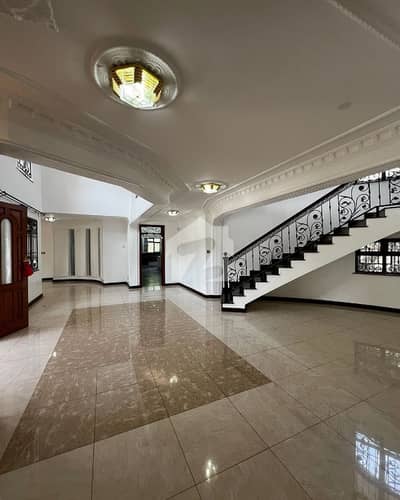 Magnificent 8-Bed Residence In Prime F-8 Location - CDA Transfer
