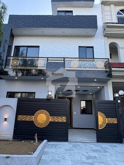 ایم پی سی ایچ ایس ۔ ملٹی گارڈنز بی ۔ 17,اسلام آباد میں 4 کمروں کا 5 مرلہ مکان 2.25 کروڑ میں برائے فروخت۔