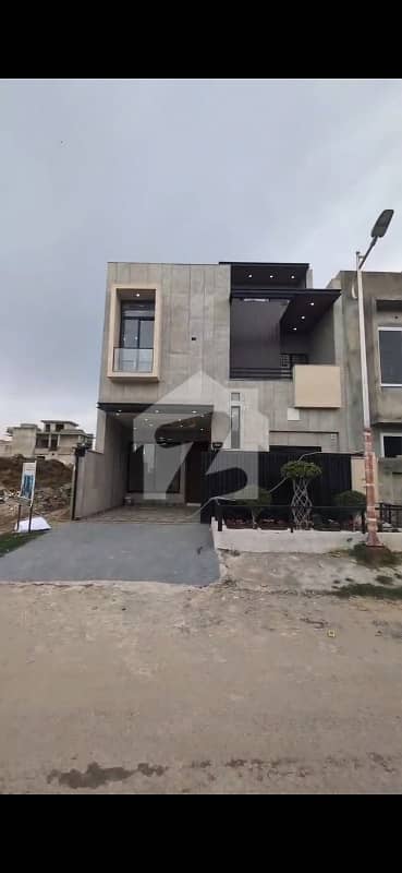 ایم پی سی ایچ ایس ۔ بلاک ایف ایم پی سی ایچ ایس ۔ ملٹی گارڈنز,بی ۔ 17,اسلام آباد میں 4 کمروں کا 5 مرلہ مکان 2.6 کروڑ میں برائے فروخت۔