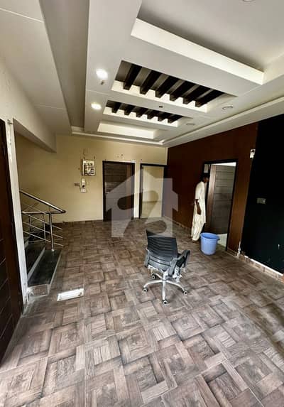 Commercial Building For Rent On Shaheed-E-Millat Road | 200 Sq. Yards