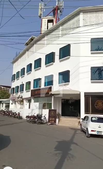 اَپر مال لاہور میں 11 کمروں کا 1 کنال عمارت 15.0 کروڑ میں برائے فروخت۔