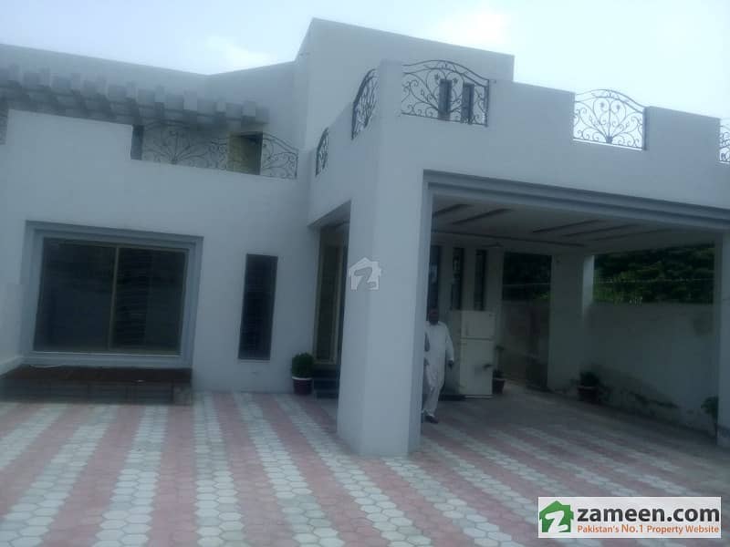 1 Kanal Outclass House In Canal View Situated At Main Canal Road For Silent Office At Prime Location