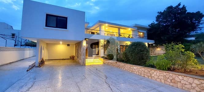 BEAUTIFUL FULLY RENOVATED BUNGALOW