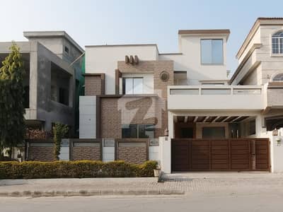 بحریہ ٹاؤن فیز 2 بحریہ ٹاؤن راولپنڈی,راولپنڈی میں 7 کمروں کا 1 کنال مکان 8.75 کروڑ میں برائے فروخت۔
