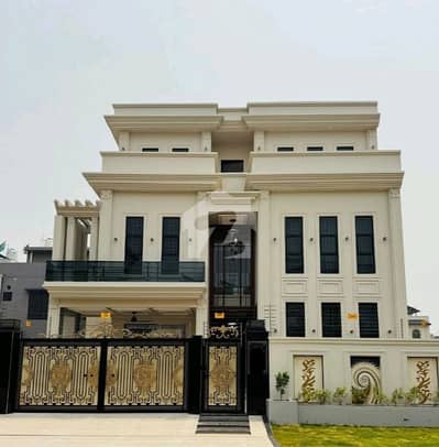 سٹی ہاؤسنگ سوسائٹی گوجرانوالہ میں 5 کمروں کا 10 مرلہ مکان 4.2 کروڑ میں برائے فروخت۔