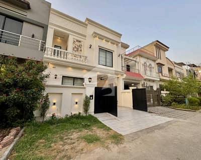 Aesthetic Prime Location House Of 5 Marla For sale Is Available Aesthetic Prime Location House Of 5 Marla For sale Is Available
